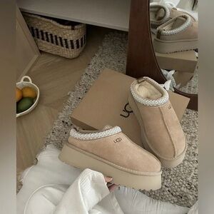 UGG Women's Tan Slippers